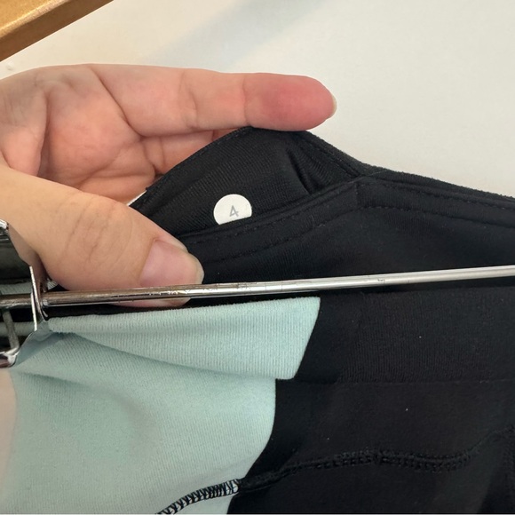 Lululemon Wunder Under Crop Bonded Stripe Women’s Size 4 Black / Aquamarine Pant - Picture 5 of 5